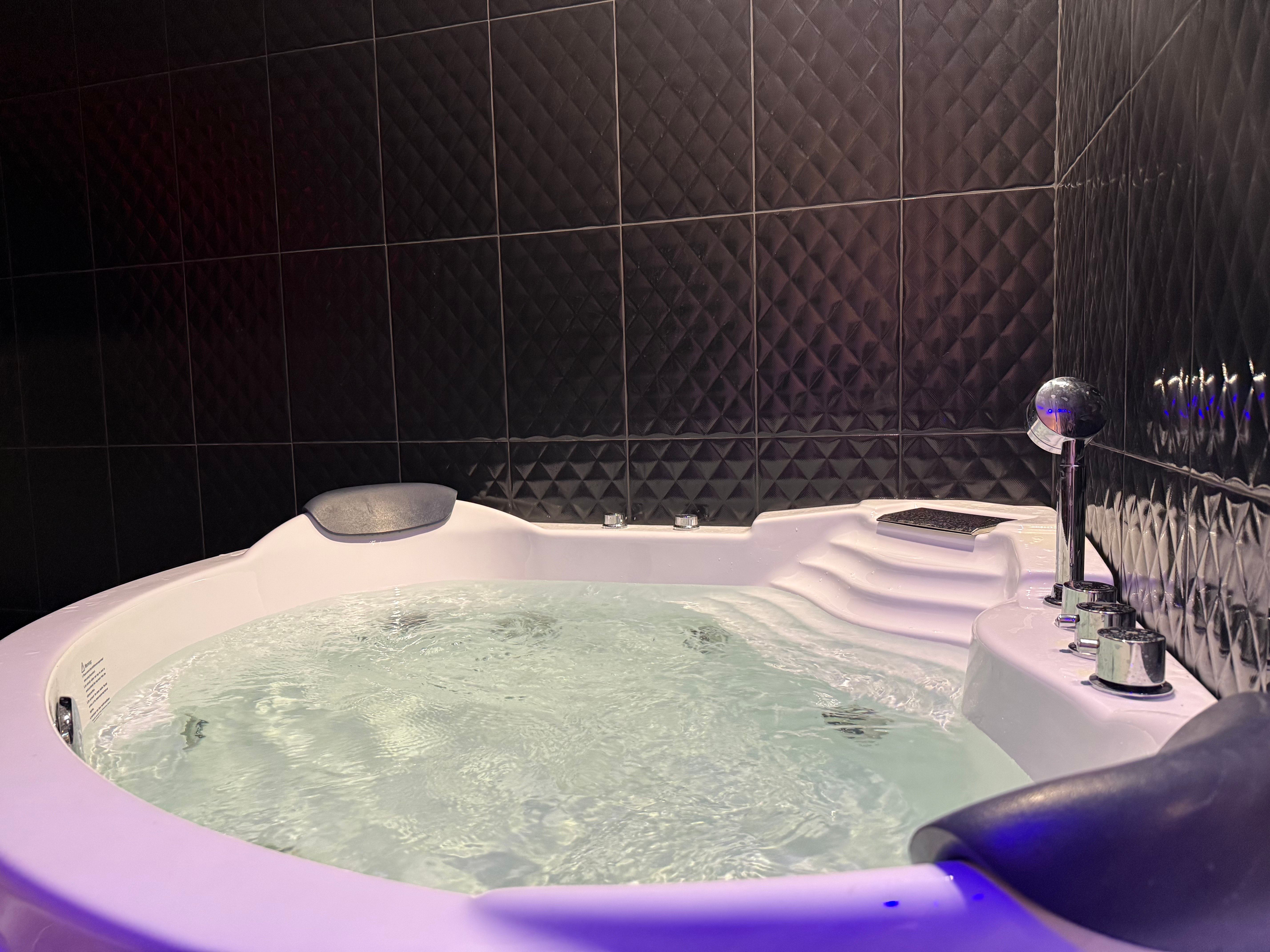 Heated jacuzzi with dark stone surround in the private Zen Massage VIP room on Sukhumvit Soi 20